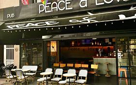 Peace & Love Hostel Paris Exterior photo