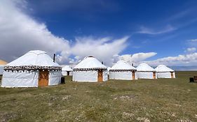 Yurt Camp "Sary-Bulun" At Song-Kul Lake, Naryn Сон-Куль Hotel Exterior photo