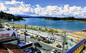 Aptos Plaza Principal, Con Y Sin Vista Al Embalse, Frente Autobus, A 8 Minutos De La Piedra Del Penol, Todo Cerca!!! Apartment Guatape Exterior photo