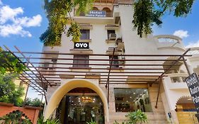 Oyo Flagship Hotel Rudra Palace Tajganj Exterior photo