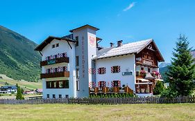 Pension Belvedere Hotel Galtuer Exterior photo