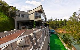 The Elemynt Mansion Bed & Breakfast Guatape Exterior photo