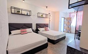 Oyo 91032 Mwv Family Suite Room Muar Exterior photo