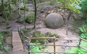 Big Stone Sphere - Bosnia Zavidovici Wonder Forest Apartment Exterior photo