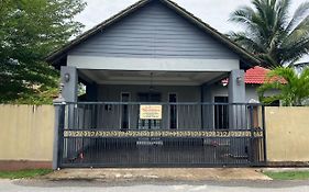 Relaxs Homestay Kota Bharu Exterior photo