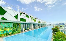 Lime Resort Manila Exterior photo