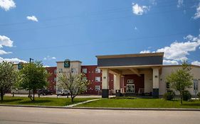 Quality Inn & Suites Whitecourt Exterior photo