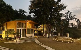 Saraiville- Luxury Riverside Cottages Dehradun Exterior photo