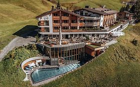 Hotel Goldener Berg Lech am Arlberg Exterior photo