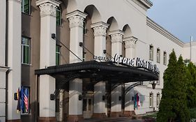 Grand Tien Shan Hotel Almaty Exterior photo