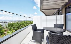 Meriton Suites Canberra Exterior photo