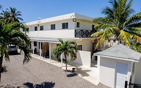 Sands Great Bay Hotel Treasure Beach Exterior photo