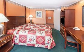 Kings Inn Michigan City Room photo