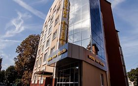 Optima Rivne Hotel Exterior photo