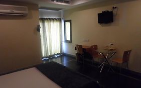 Hotel Crystal Banjara Hyderabad Room photo