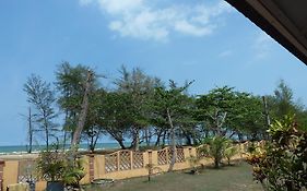 Cempaka Beach Resort Kuantan Exterior photo