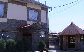 Dvorik Hotel Chernivtsi Exterior photo