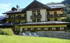 Albergo Nuoitas Forni di Sopra Exterior photo