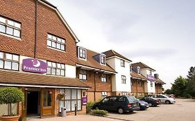 Premier Inn London Gatwick Airport South - London Road Crawley  Exterior photo