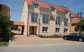 Mara Apartman Apartment Sarvar Exterior photo