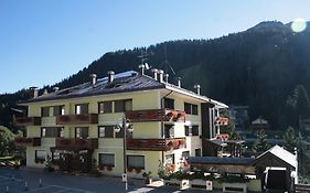 Hotel Cristallo Madonna di Campiglio Exterior photo