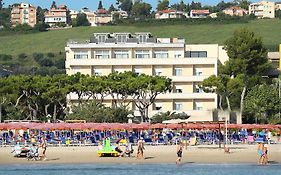 Hotel Cristallo Giulianova Exterior photo