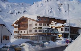 Gasthof Valluga Hotel Sankt Christoph Am Arlberg Exterior photo