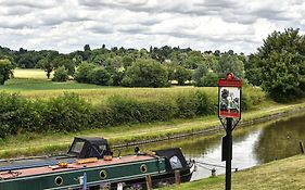 Narrowboat At Weedon Hotel Weedon Bec Exterior photo