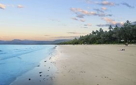 By The Sea Port Douglas Aparthotel Exterior photo