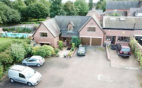 Castle Farmhouse Bed And Breakfast Glenfield Exterior photo