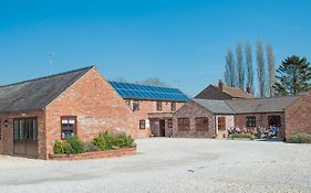 Wold Escapes, Highfield Farm Bed & Breakfast Driffield Exterior photo