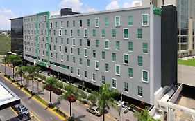 Wyndham Garden Guadalajara Acueducto Hotel Exterior photo