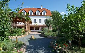 Babiccina Zahrada Penzion & Restaurant Hotel Pruhonice Exterior photo