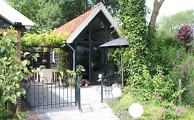 Hoeve Altena Guesthouse Woudrichem Exterior photo