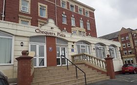 Chequers Plaza Hotel Blackpool Exterior photo