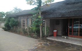 Isabel Guest Suites & Tours Palapye Exterior photo