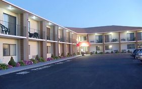 Red Roof Inn & Suites Newport - Middletown, Ri Exterior photo