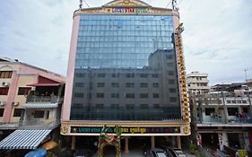 Lucky Star Hotel Phnom Penh Exterior photo