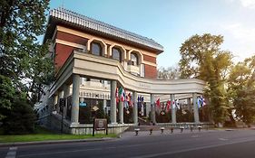 The Dostyk Hotel Almaty Exterior photo