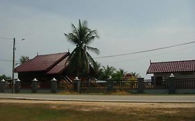 Bayu Beach Penarek Villa Kampung Penarik Exterior photo