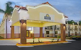 Days Inn & Suites By Wyndham Tampa - Ybor City Exterior photo