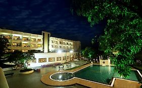 Pluz Resort Silvassa Exterior photo