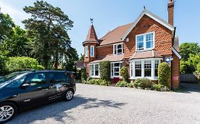 The Lawn Guest House Gatwick Horley Exterior photo