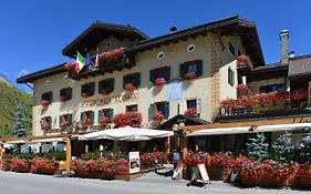 Hotel Alpina Livigno Exterior photo