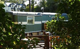 Showman'S Wagon At Coed Cae Hotel Dolgellau Exterior photo