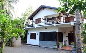 Airport Tourist Hostel Katunayake Exterior photo