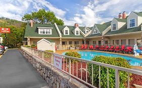 Econo Lodge Inn & Suites At The Convention Center Gatlinburg Exterior photo