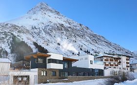 Alpenresidenz Ballunspitze - Kinderhotel Galtuer Exterior photo