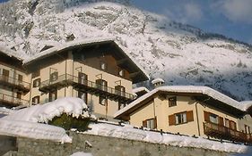 Hotel Ottoz Meuble Courmayeur Exterior photo