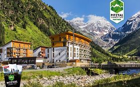 Hotel Vier Jahreszeiten Sankt Leonhard im Pitztal Exterior photo